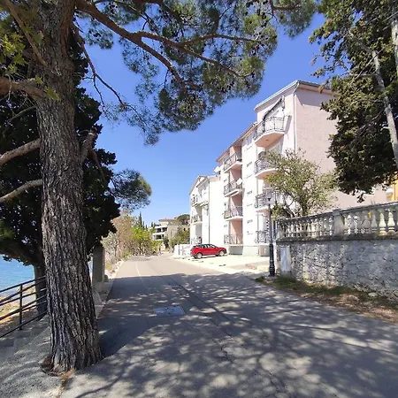 Lori Apartman *